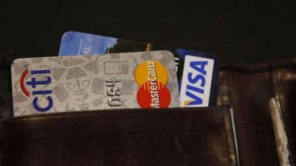 Pour piller les comptes, des escrocs dupliquaient les cartes bleues