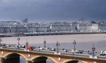 Bordeaux le père d’une fillette tombée dans la Garonne placé en garde à vue