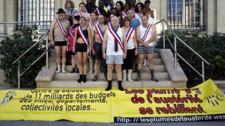 Des élus de Seine-Saint-Denis se mettent à poil contre l’austérité