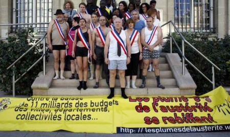 Des élus de Seine-Saint-Denis se mettent à poil contre l’austérité