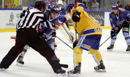 Un garçon de 8 ans meurt après avoir reçu un palet de hockey dans la tête