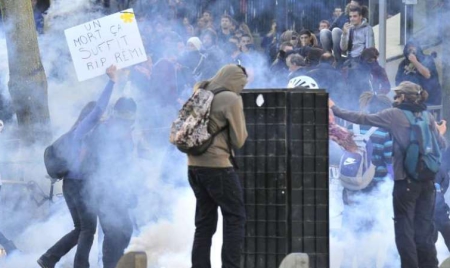 Barrage: Royal critique la pertinence du projet, hommage sur le site