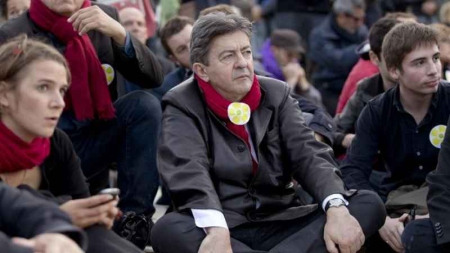 Hollande Mélenchon ironise sur une riquiquisation de sa fonction