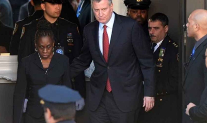 Sifflets pour le maire de New York à une cérémonie policière