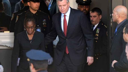 Sifflets pour le maire de New York à une cérémonie policière