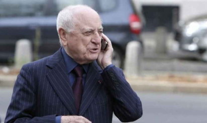 Le Monde Pierre Bergé insulte un critique littéraire, la SDJ proteste