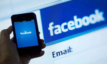Vidéo sur internet Facebook montre les muscles face à YouTube