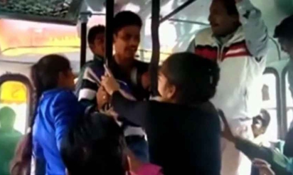 Agressées dans un bus, elles ripostent violemment