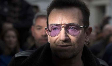 Bono déguisé en juif hassidique lors de sa chute à vélo