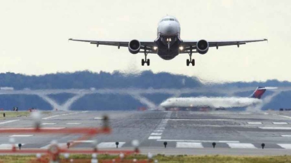 Vomissements et yeux rouges provoquent l’atterrissage d’un avion américain