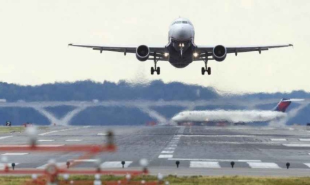 Vomissements et yeux rouges provoquent l’atterrissage d’un avion américain
