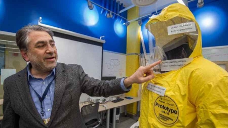 Etats-Unis à l’essai, une nouvelle combinaison anti-Ebola offre plus de sécurité