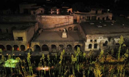 Des rouleaux de papyrus carbonisés par le Vésuve pourraient être lus à nouveau