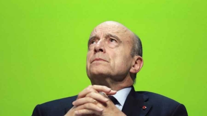 UMP Juppé prépare le gilet pare-balles et le casque à boulons