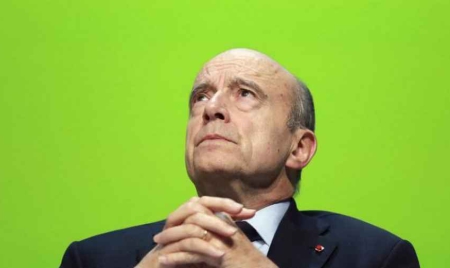 UMP Juppé prépare le gilet pare-balles et le casque à boulons