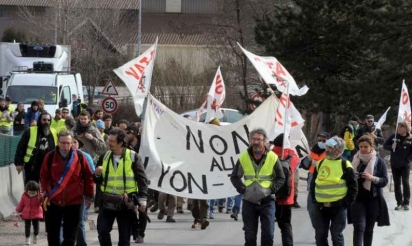 Savoie: une chaîne humaine contre la pollution dans les vallées alpines