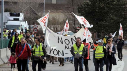 Savoie: une chaîne humaine contre la pollution dans les vallées alpines