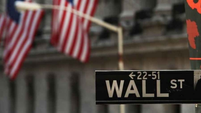 Wall Street en pleine ascension, poussée par le dollar