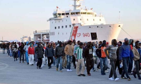 Méditerranée: nouveau naufrage d’un bateau chargé de 700 migrants