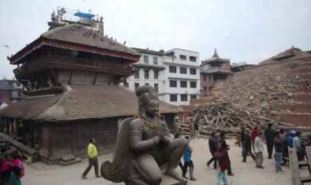 Séisme: le riche héritage culturel du Népal réduit à des tas de gravats