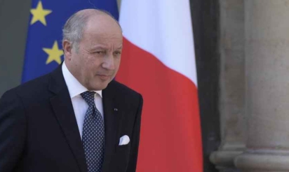 Fabius : le FN propose de sauter sans parachute de l’avion