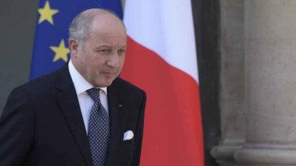 Fabius : le FN propose de sauter sans parachute de l’avion