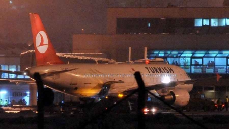 Atterrissage d’urgence d’un avion de Turkish Airlines avec un réacteur en feu