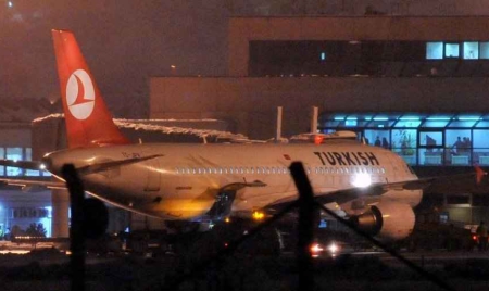 Atterrissage d’urgence d’un avion de Turkish Airlines avec un réacteur en feu