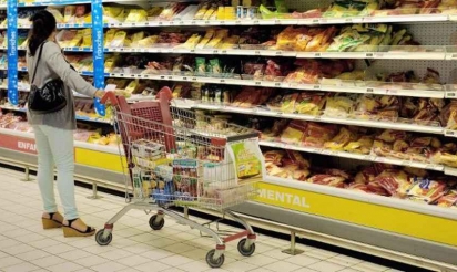 Gaspillage: les députés interdisent aux grandes surfaces de jeter de la nourriture