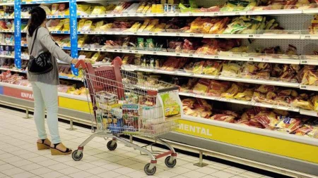 Gaspillage: les députés interdisent aux grandes surfaces de jeter de la nourriture