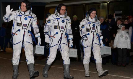 Trois spationautes contraints de prolonger d’un mois leur séjour dans l’espace