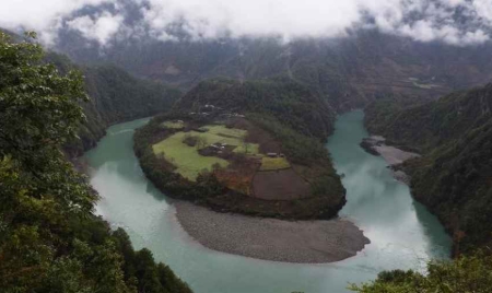 Au bord de l’Himalaya, les excès du développement à la chinoise