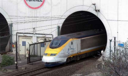 Eurotunnel accuse la police de laxisme après la mort d’un migrant sur son site