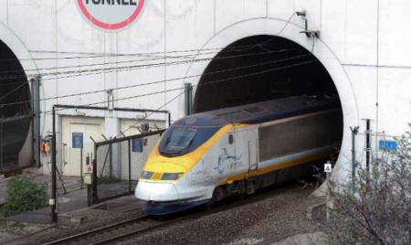 Eurotunnel accuse la police de laxisme après la mort d’un migrant sur son site