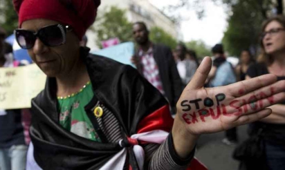 Paris : manifestation en soutien aux migrants et aux Grecs