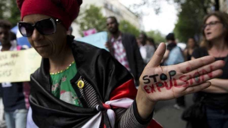 Paris : manifestation en soutien aux migrants et aux Grecs