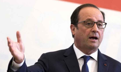 Migrants: Sarkozy critiqué, Hollande l’appelle à la “maîtrise”