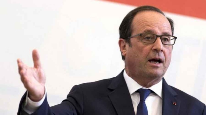 Migrants: Sarkozy critiqué, Hollande l’appelle à la “maîtrise”