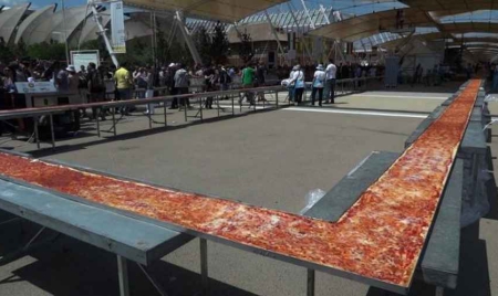 L’Italie cuit la pizza la plus longue de tous les temps: 1,5 km