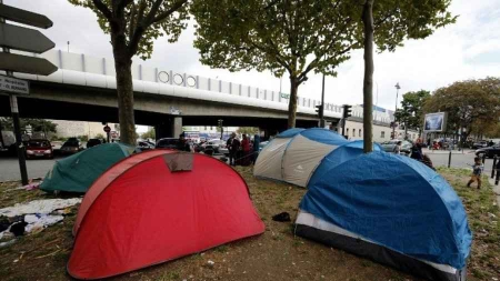 Paris : les migrants qui occupent le lycée Jean-Quarré ont un mois pour le quitter