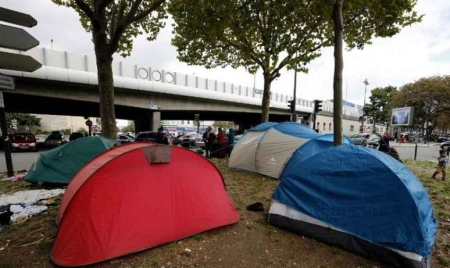 Paris : les migrants qui occupent le lycée Jean-Quarré ont un mois pour le quitter