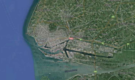 Au volant d’une voiture à 10 ans, avec son frère de 5 ans sur le siège arrière