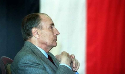 Mitterrand avait songé à démissionner en 1990, selon Laure Adler
