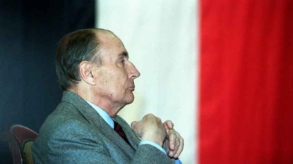 Mitterrand avait songé à démissionner en 1990, selon Laure Adler