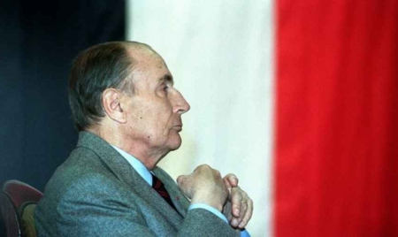 Mitterrand avait songé à démissionner en 1990, selon Laure Adler
