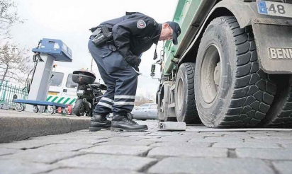 Paris enclenche la chasse aux vieux véhicules polluants