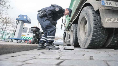 Paris enclenche la chasse aux vieux véhicules polluants