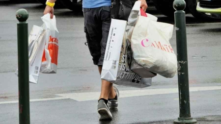 Interdiction des sacs plastiques: décret imminent, les stocks ne seront pas distribués
