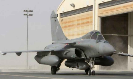 Syrie: premiers bombardements français contre le groupe EI