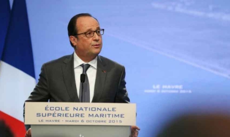 Hollande: la France n’est pas une “identité figée dans le marbre”